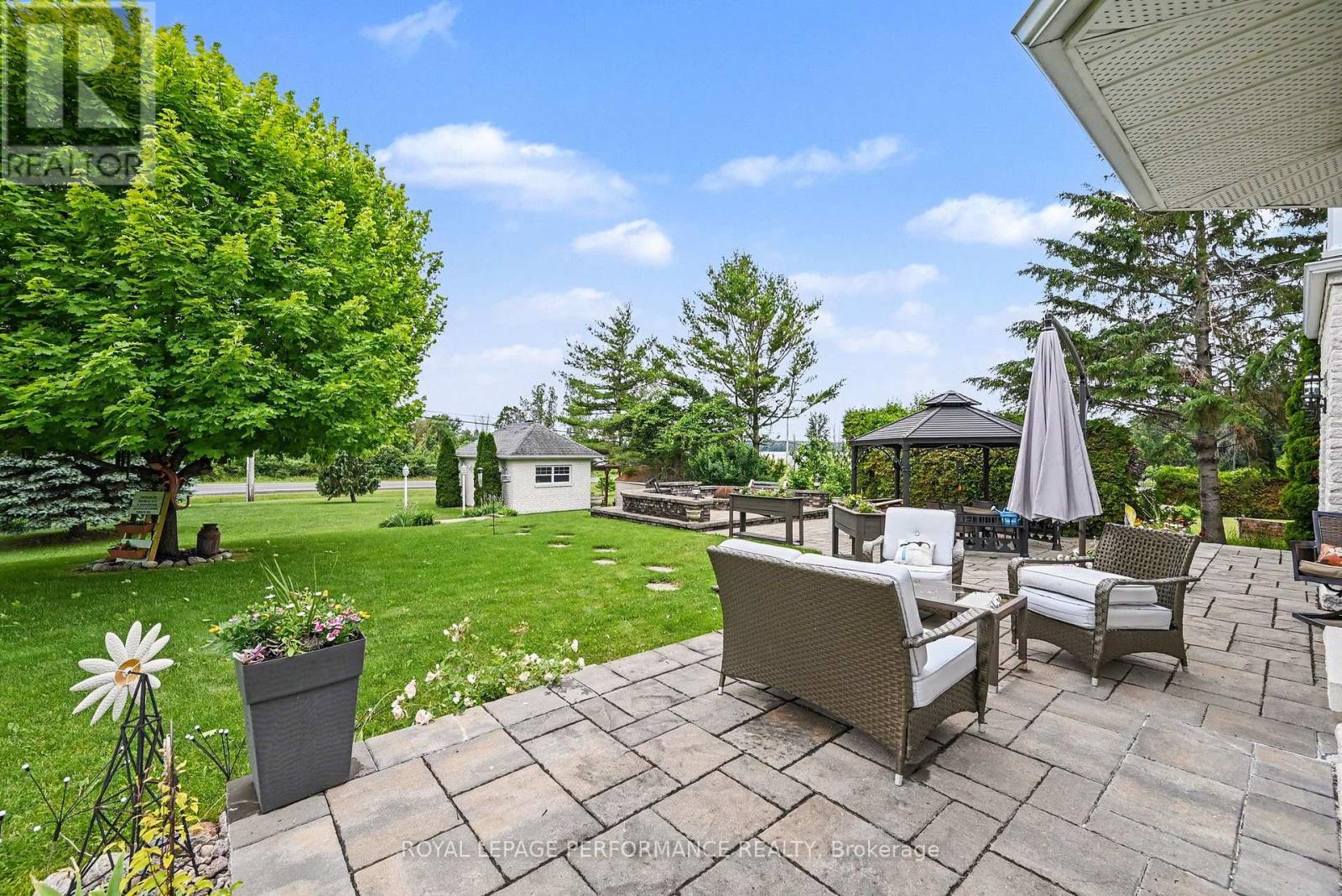 18 CHANTINE DRIVE - 42