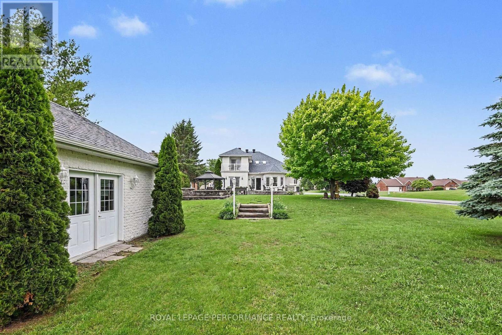 18 CHANTINE DRIVE - 44