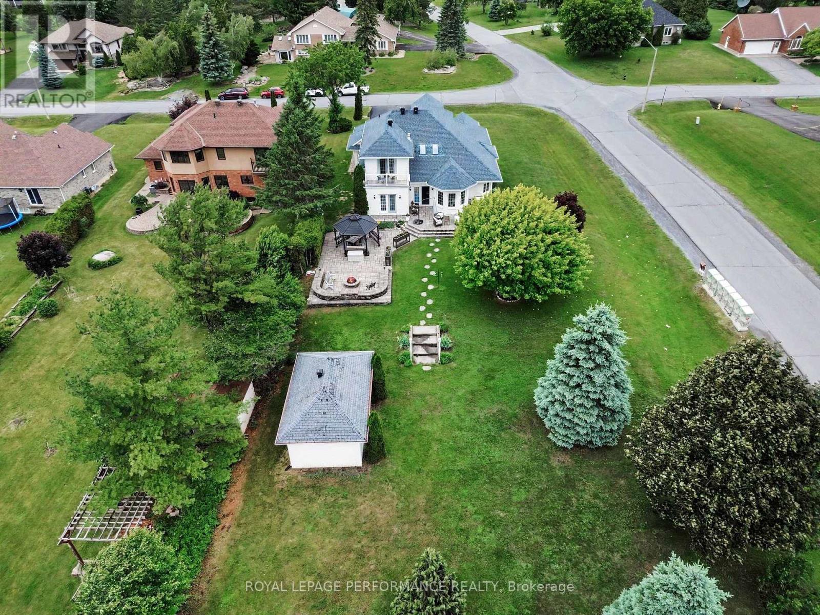 18 CHANTINE DRIVE - 46