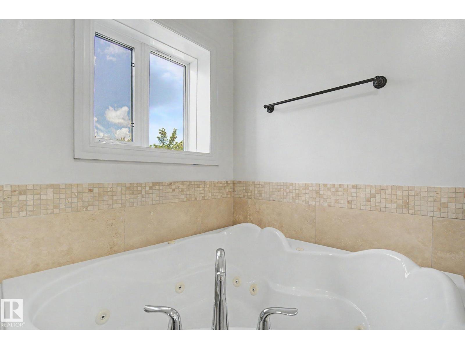 9654 83 AV NW — photo 35