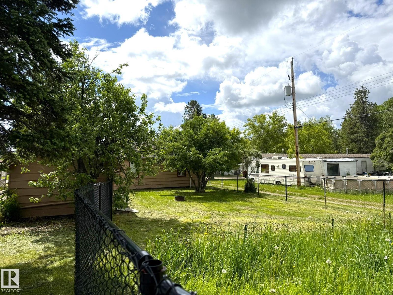 5028 52 AV - 19