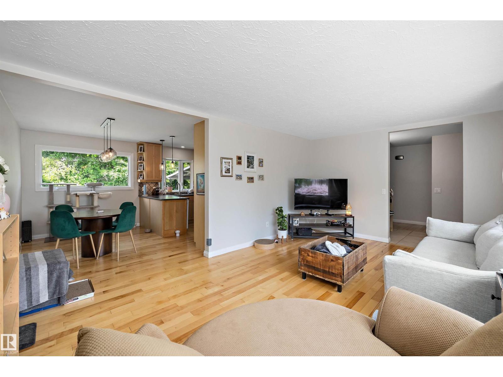10735 50 ST NW - 10