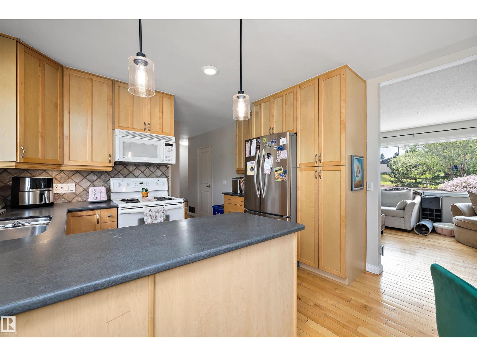 10735 50 ST NW — photo 15