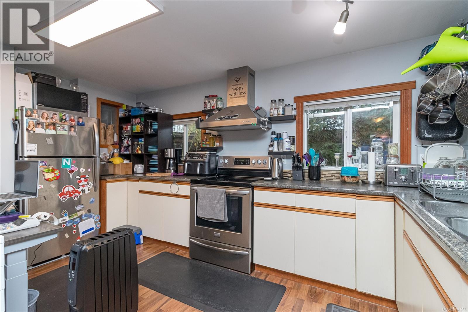 #132 1753 Cecil St - 9
