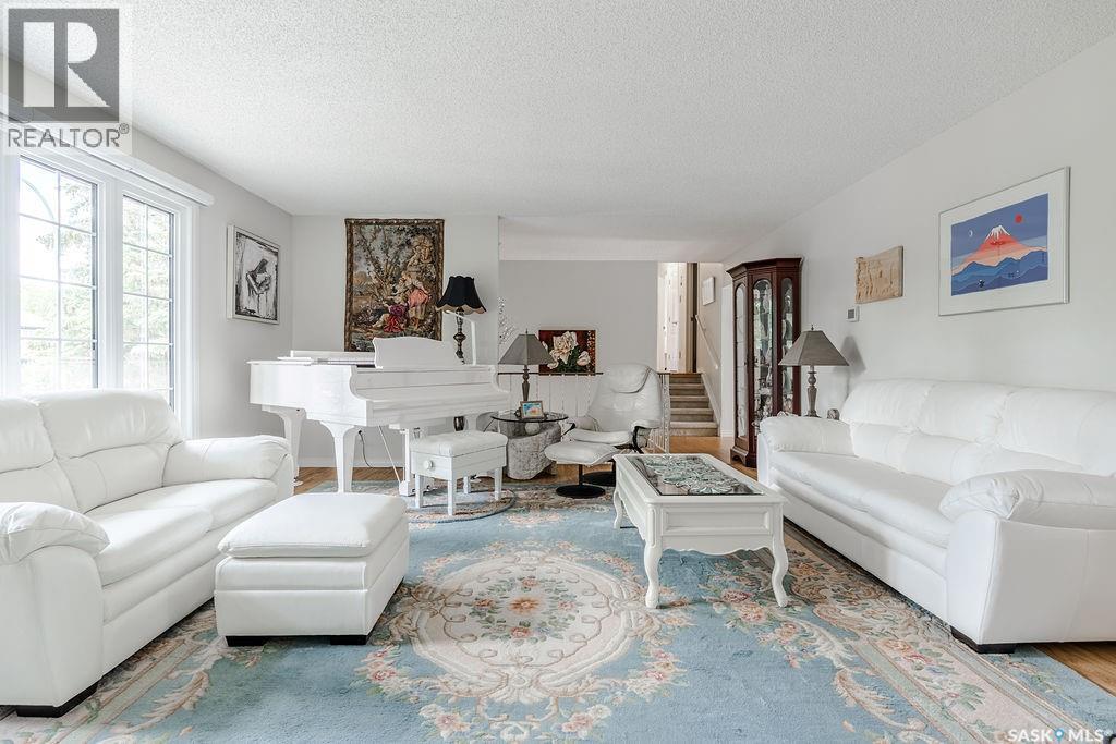 10 Capilano DRIVE — photo 9
