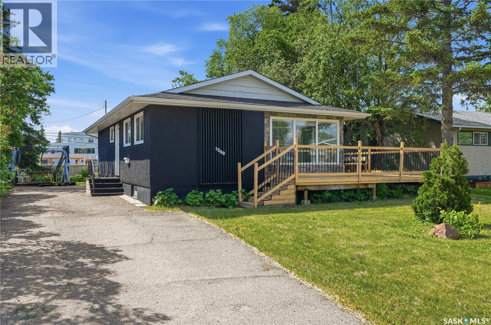 1308 Preston AVENUE S - photo 2