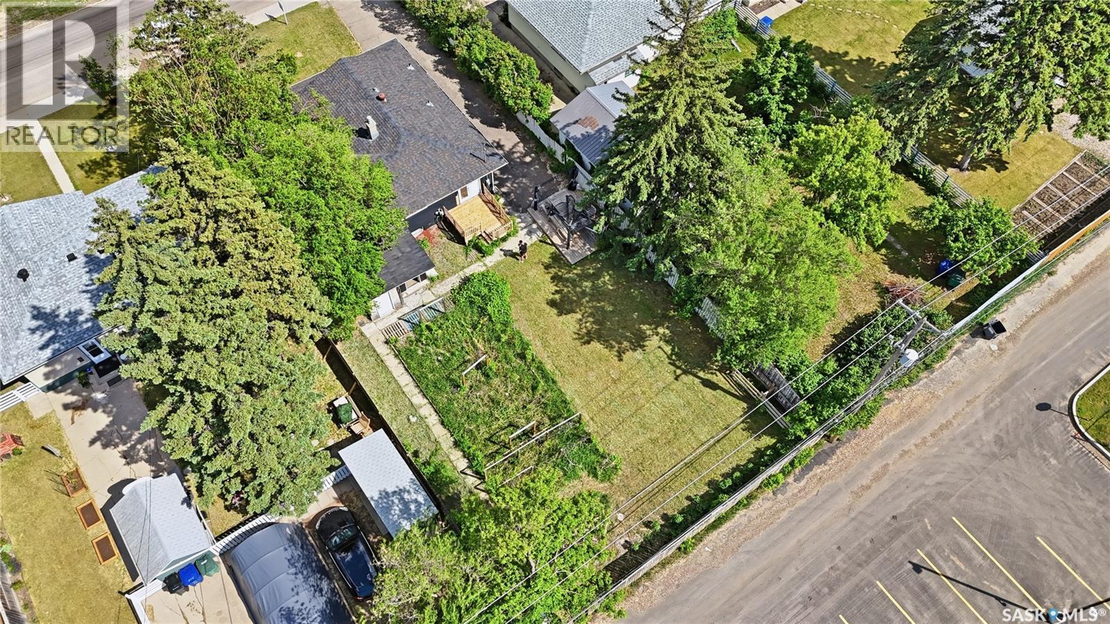 1308 Preston AVENUE S — photo 44