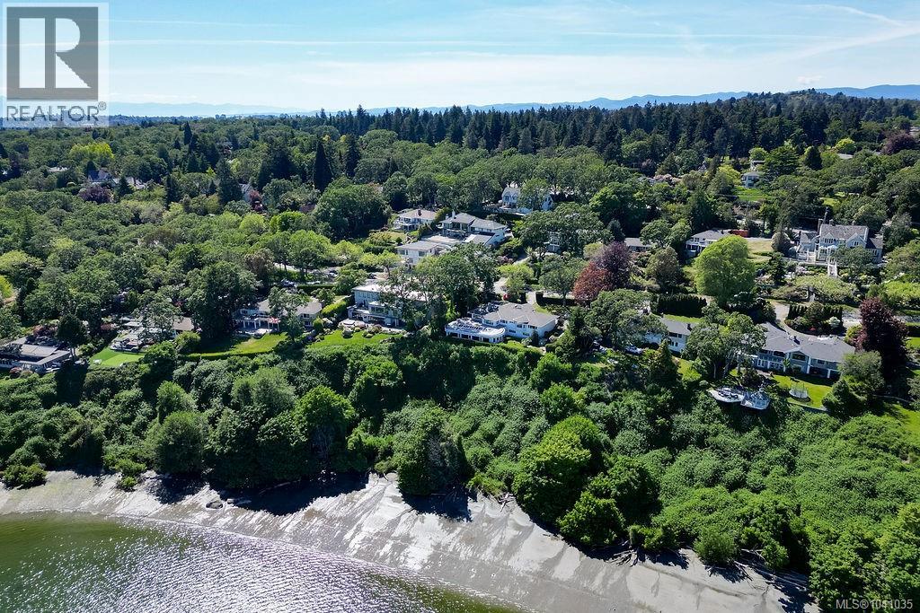 3565 Beach Dr - 12