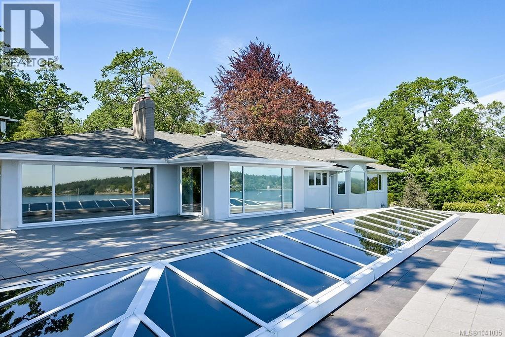 3565 Beach Dr - Image 19