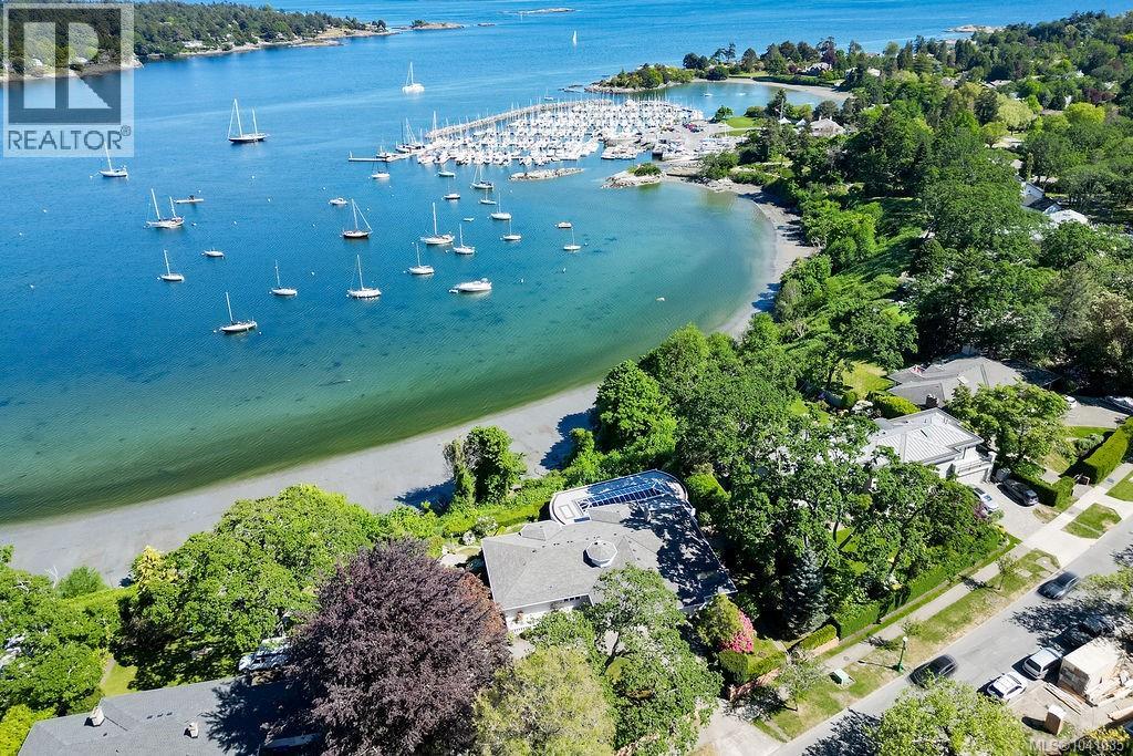 3565 Beach Dr - 2