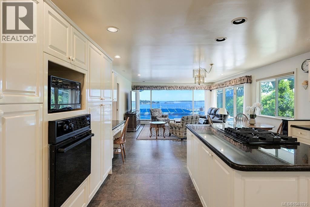3565 Beach Dr - Image 26