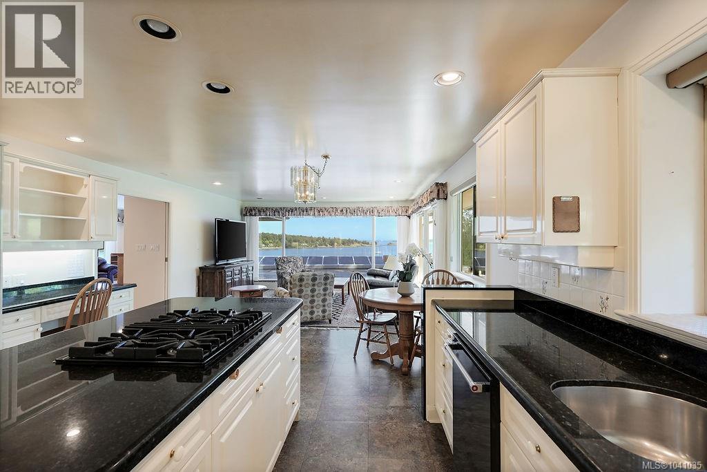 3565 Beach Dr - 27
