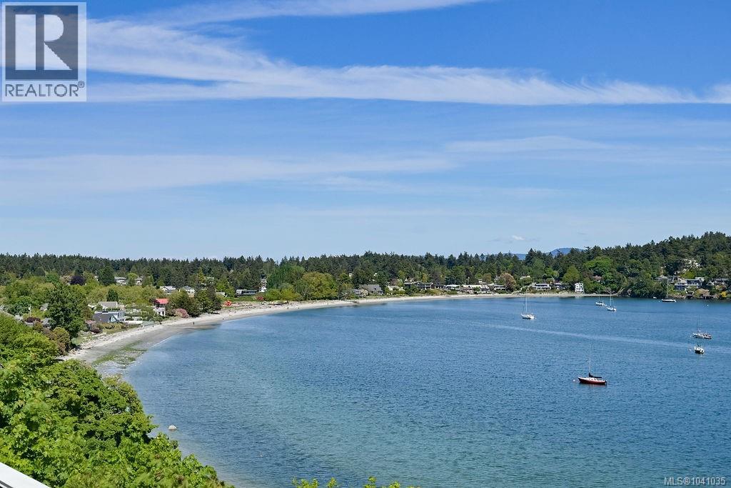 3565 Beach Dr - 3
