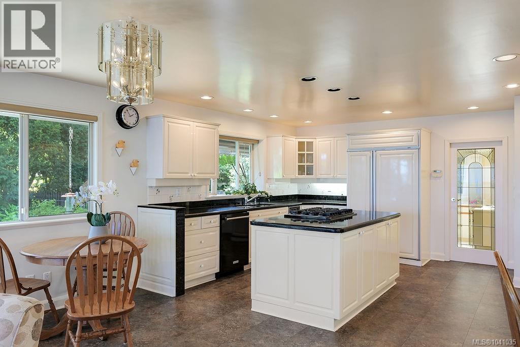 3565 Beach Dr - 30