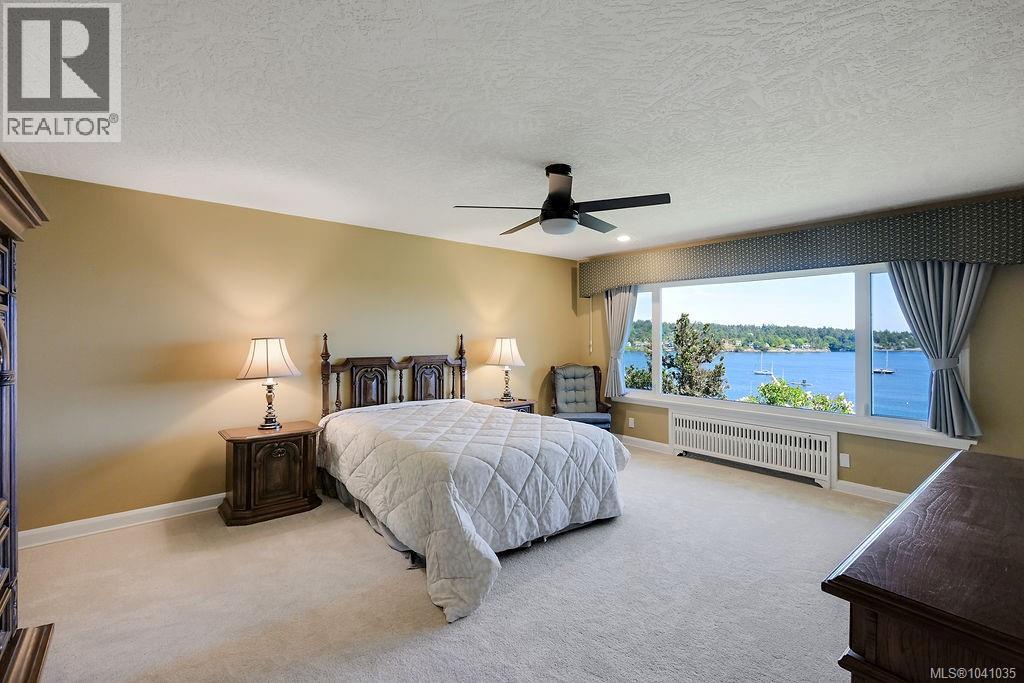3565 Beach Dr - 34