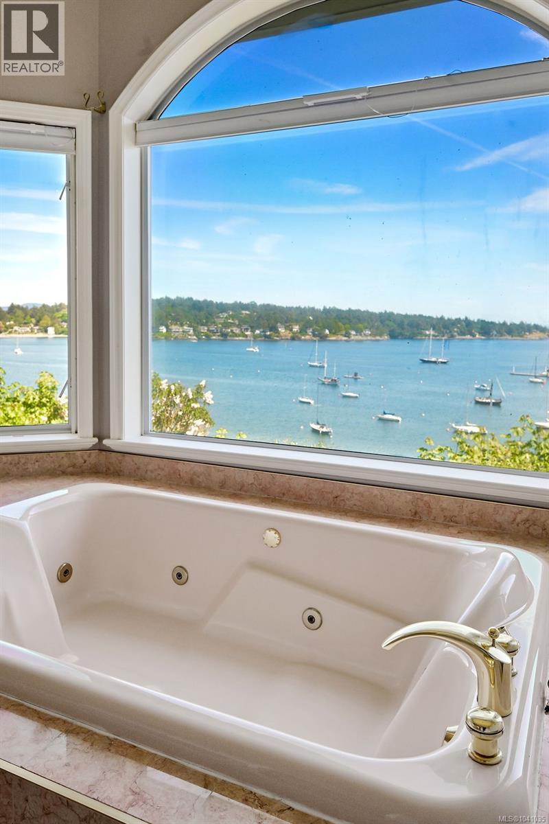 3565 Beach Dr - 39