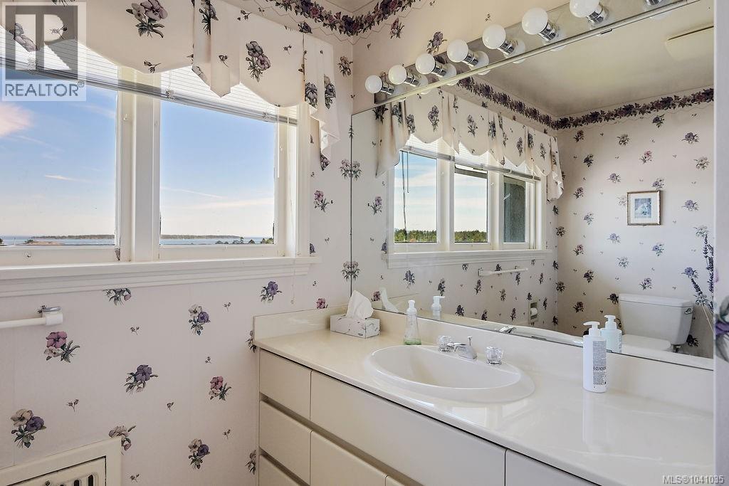 3565 Beach Dr - 42