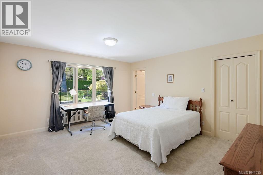 3565 Beach Dr - 43