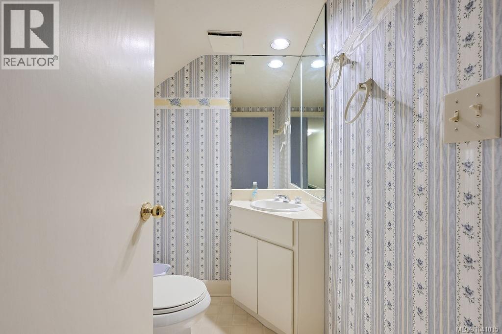3565 Beach Dr - Image 56