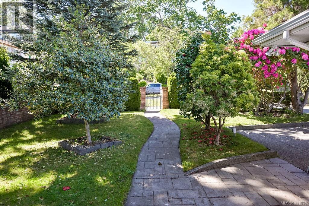 3565 Beach Dr - 57