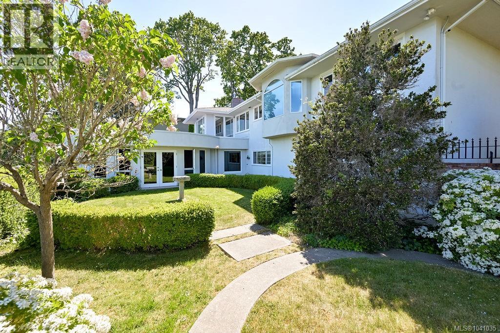 3565 Beach Dr - 58
