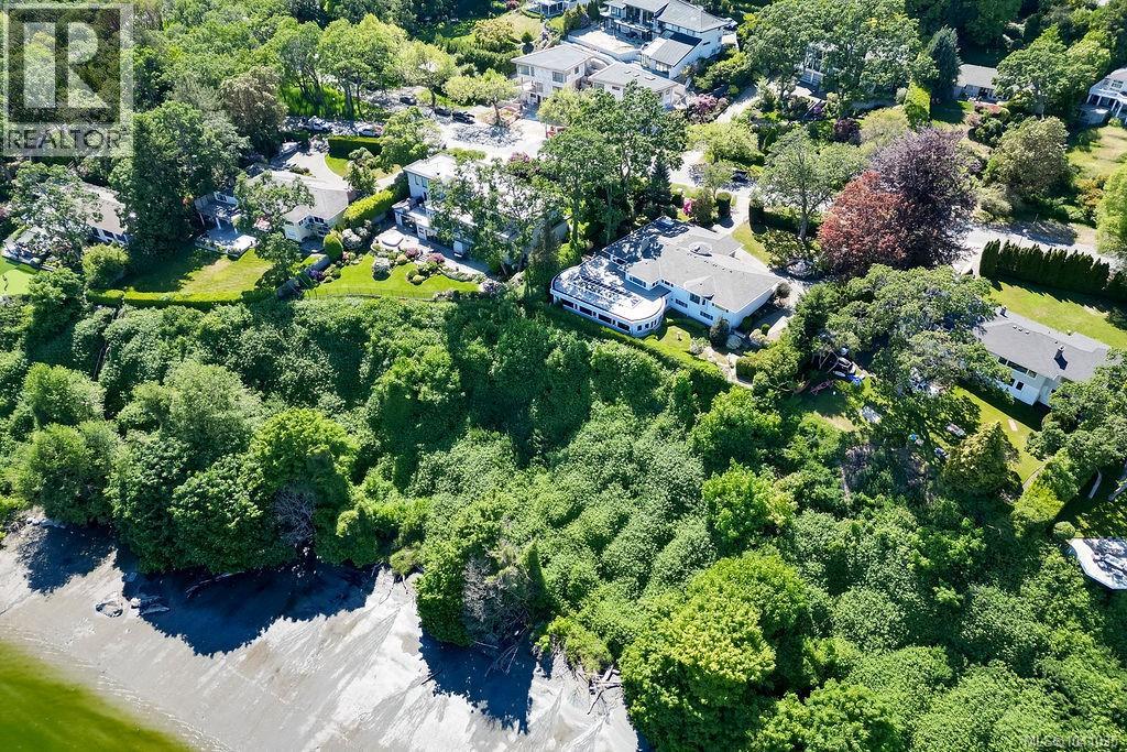 3565 Beach Dr - Image 65