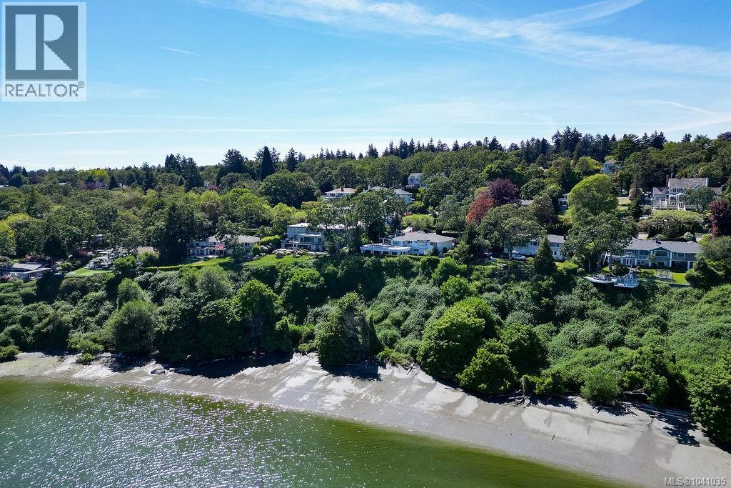 3565 Beach Dr - 66