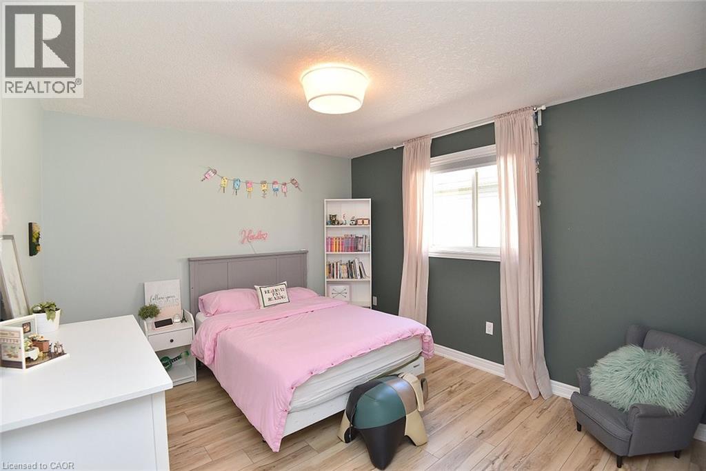 12 WILLS Crescent - 34