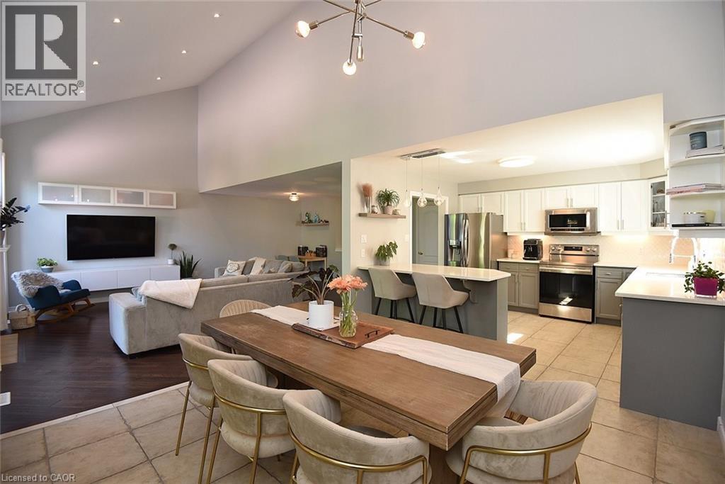 12 WILLS Crescent - 13