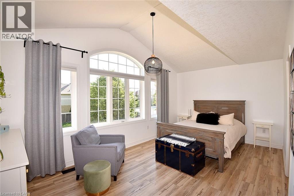 12 WILLS Crescent - 30