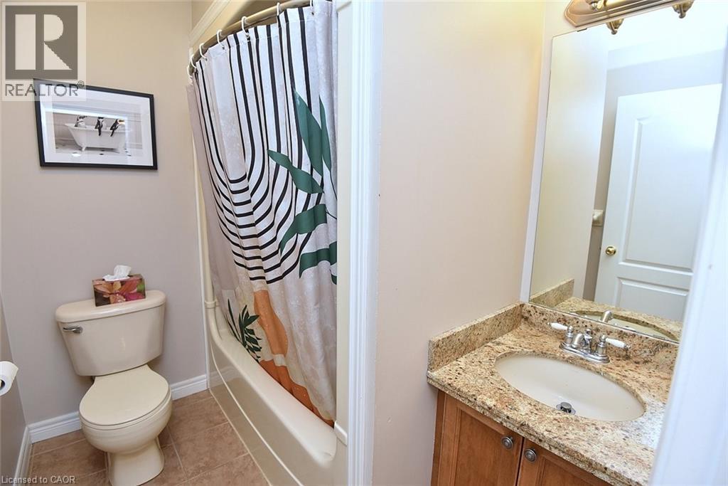 12 WILLS Crescent - 36