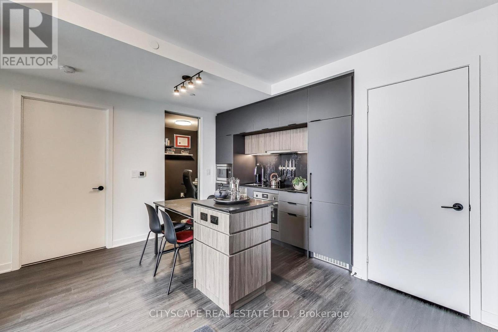 #1210 185 ALBERTA AVENUE - 12