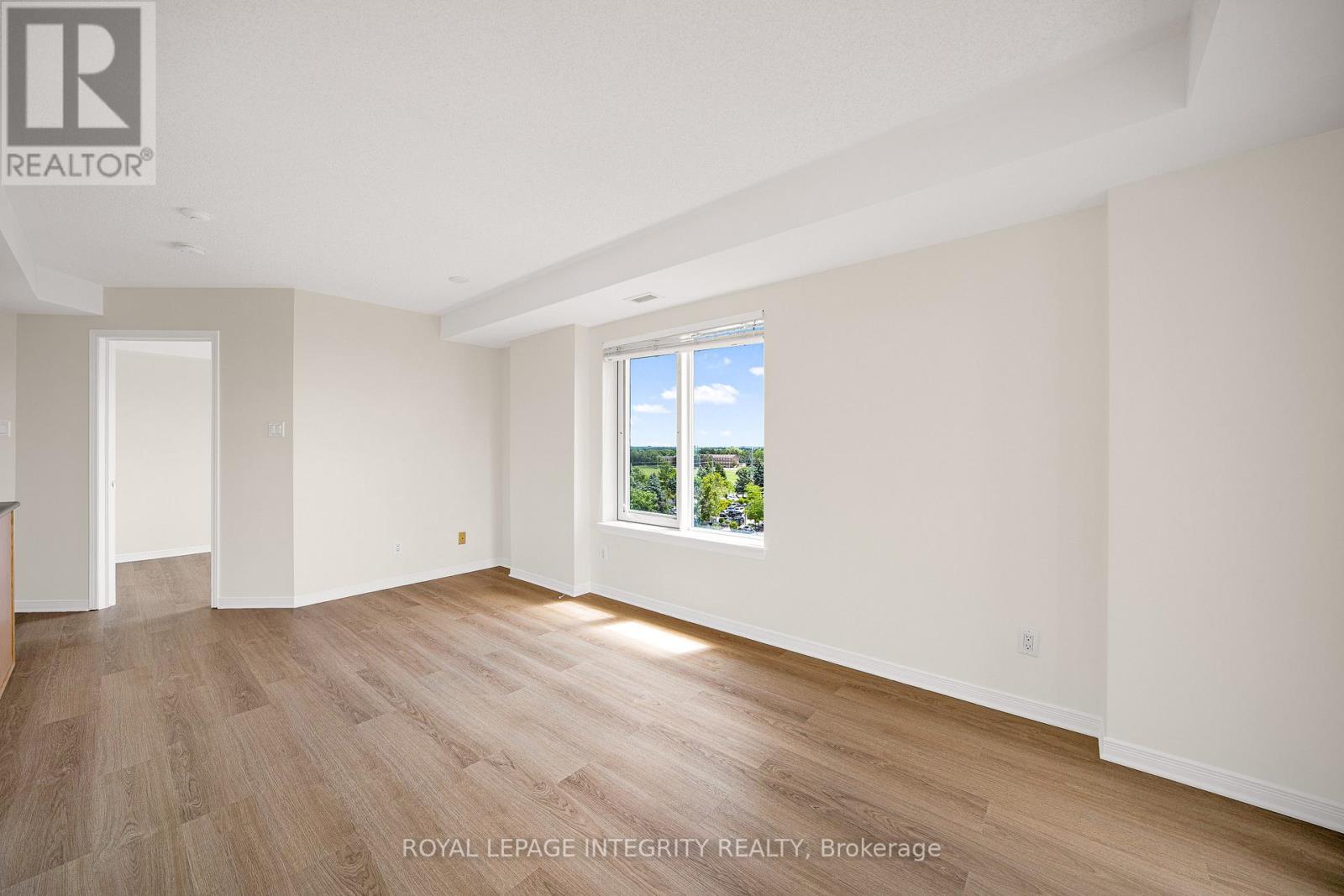 2 Bed, 1 Bath House for Sale in Ottawa – 6Q – 310 CENTRAL PARK DRIVE, Ottawa – MLS# X13471990 - Image 11