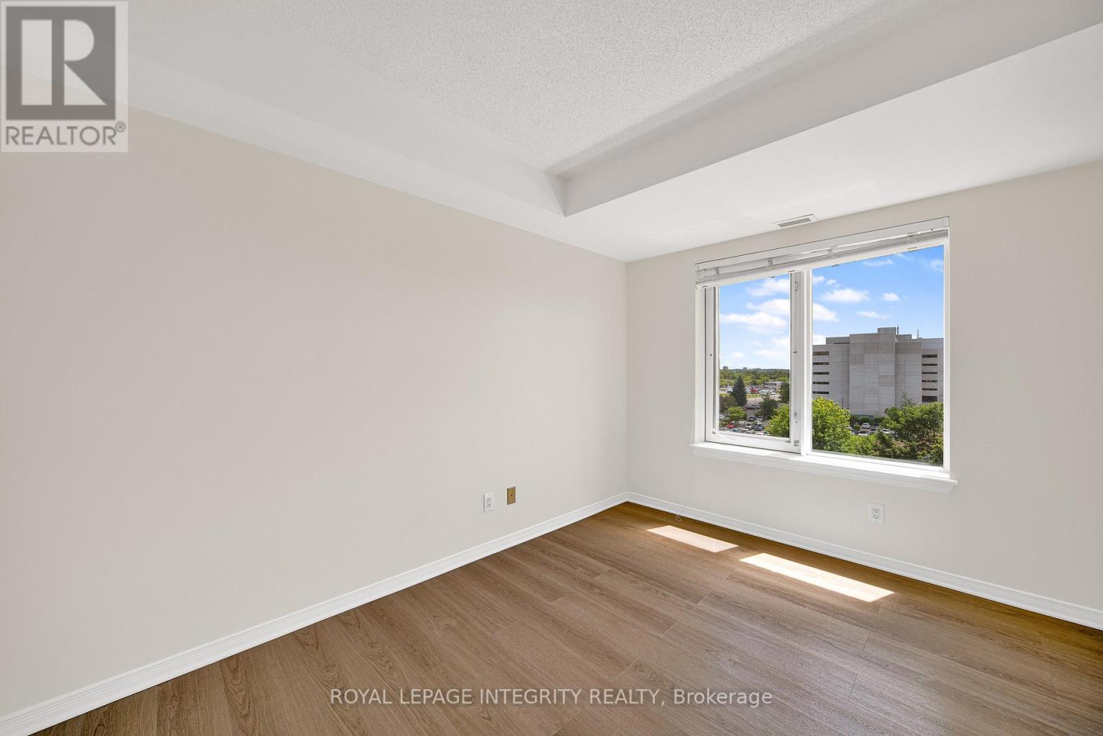 2 Bed, 1 Bath House for Sale in Ottawa – 6Q – 310 CENTRAL PARK DRIVE, Ottawa – MLS# X13471990 - Image 13