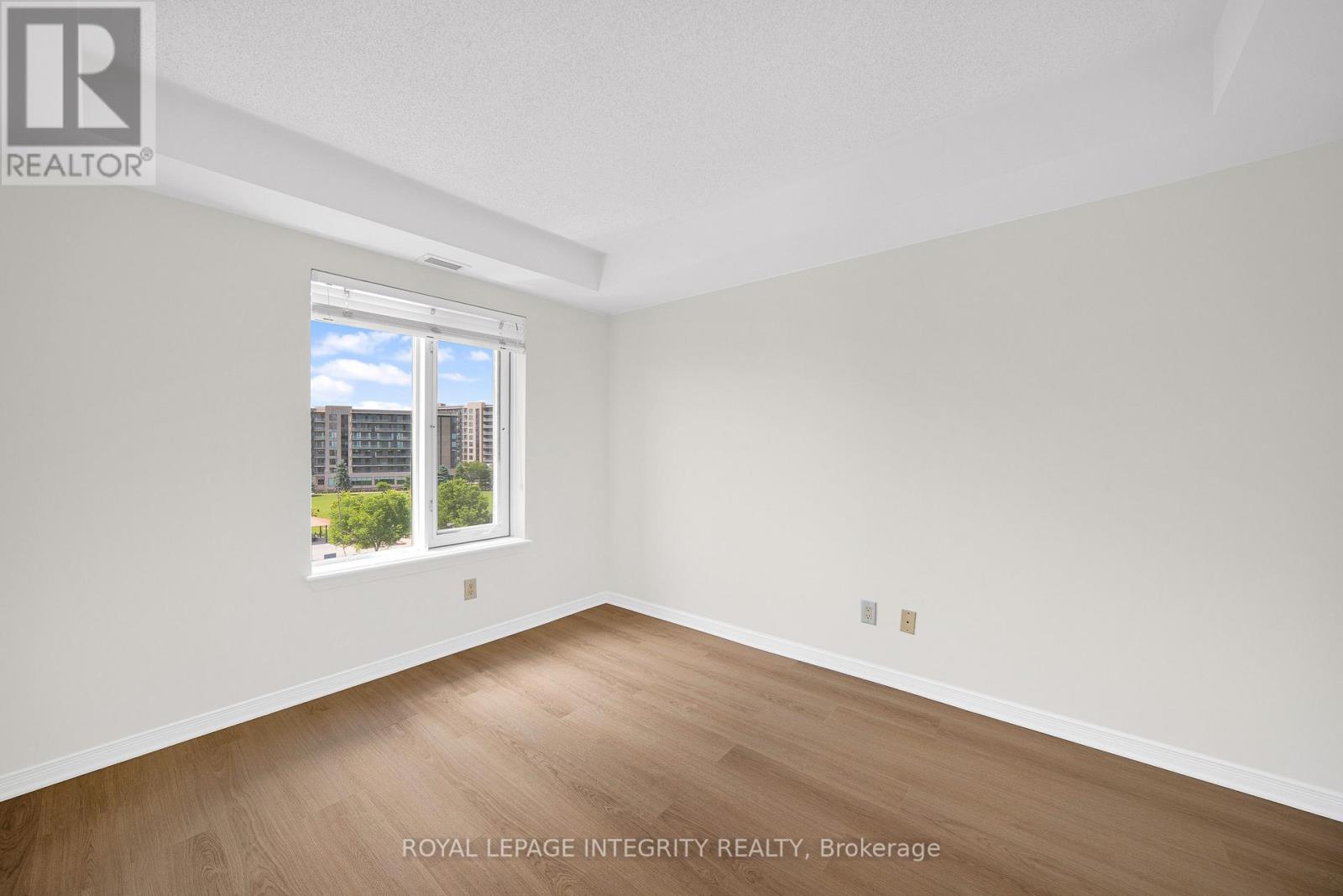 2 Bed, 1 Bath House for Sale in Ottawa – 6Q – 310 CENTRAL PARK DRIVE, Ottawa – MLS# X13471990 - Image 15
