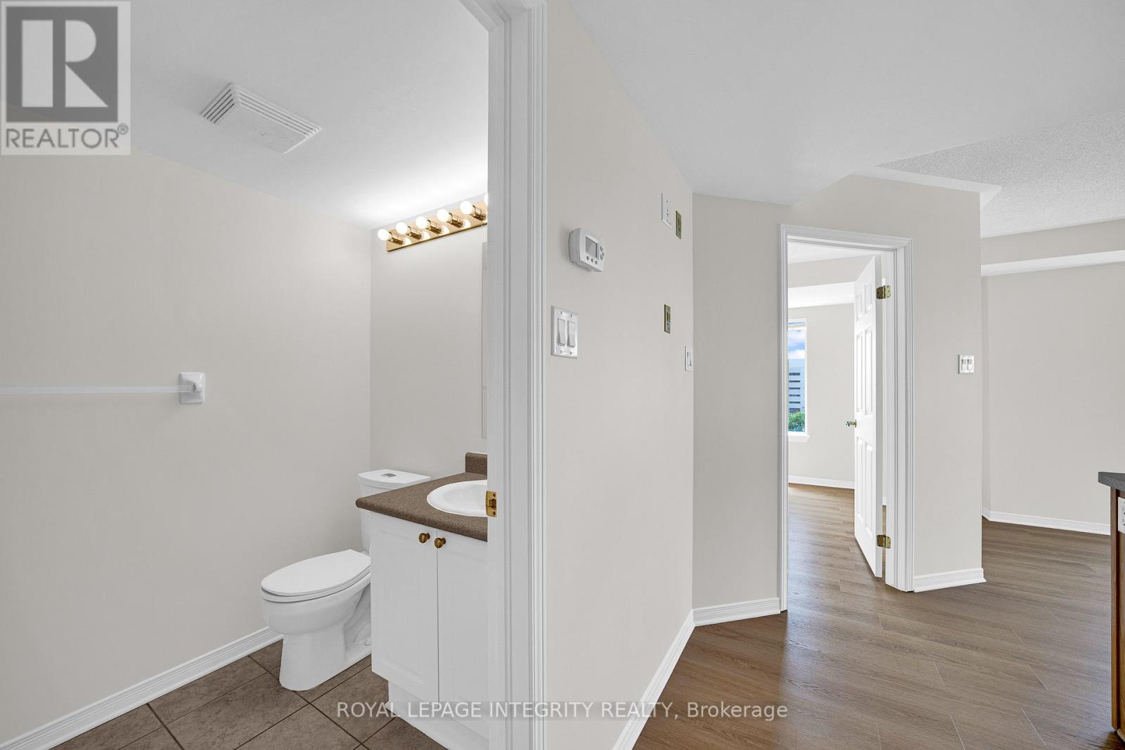 2 Bed, 1 Bath House for Sale in Ottawa – 6Q – 310 CENTRAL PARK DRIVE, Ottawa – MLS# X13471990 - Image 21
