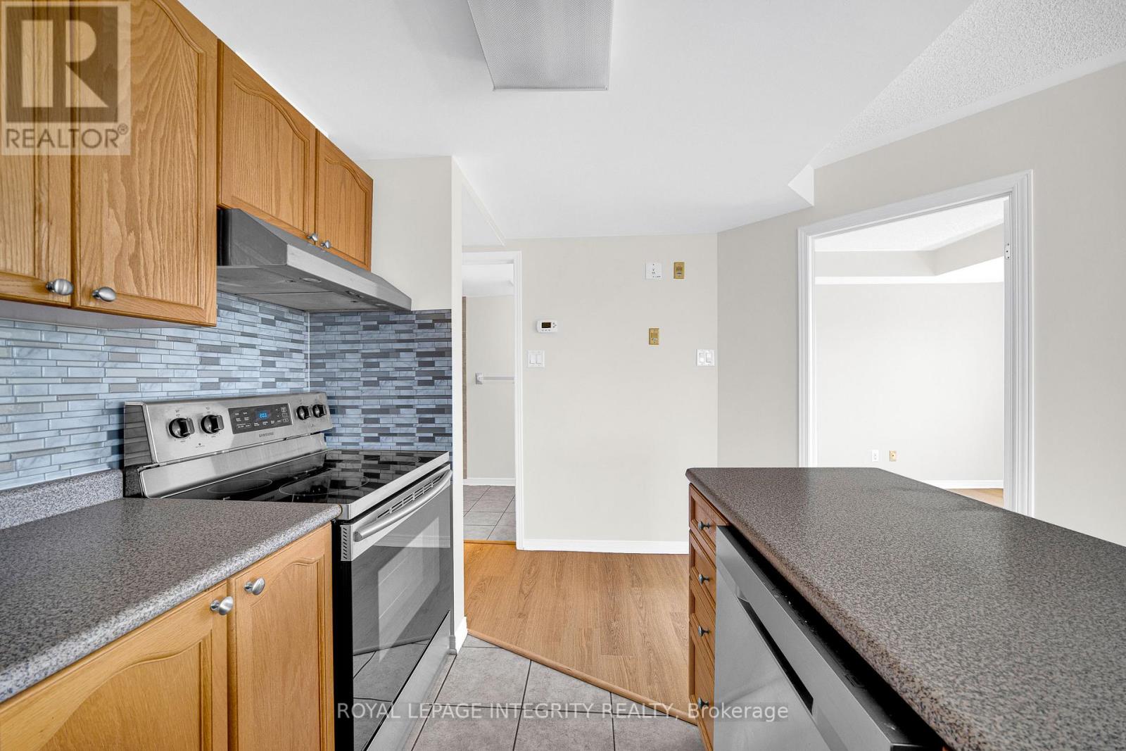 2 Bed, 1 Bath House for Sale in Ottawa – 6Q – 310 CENTRAL PARK DRIVE, Ottawa – MLS# X13471990 - Image 8