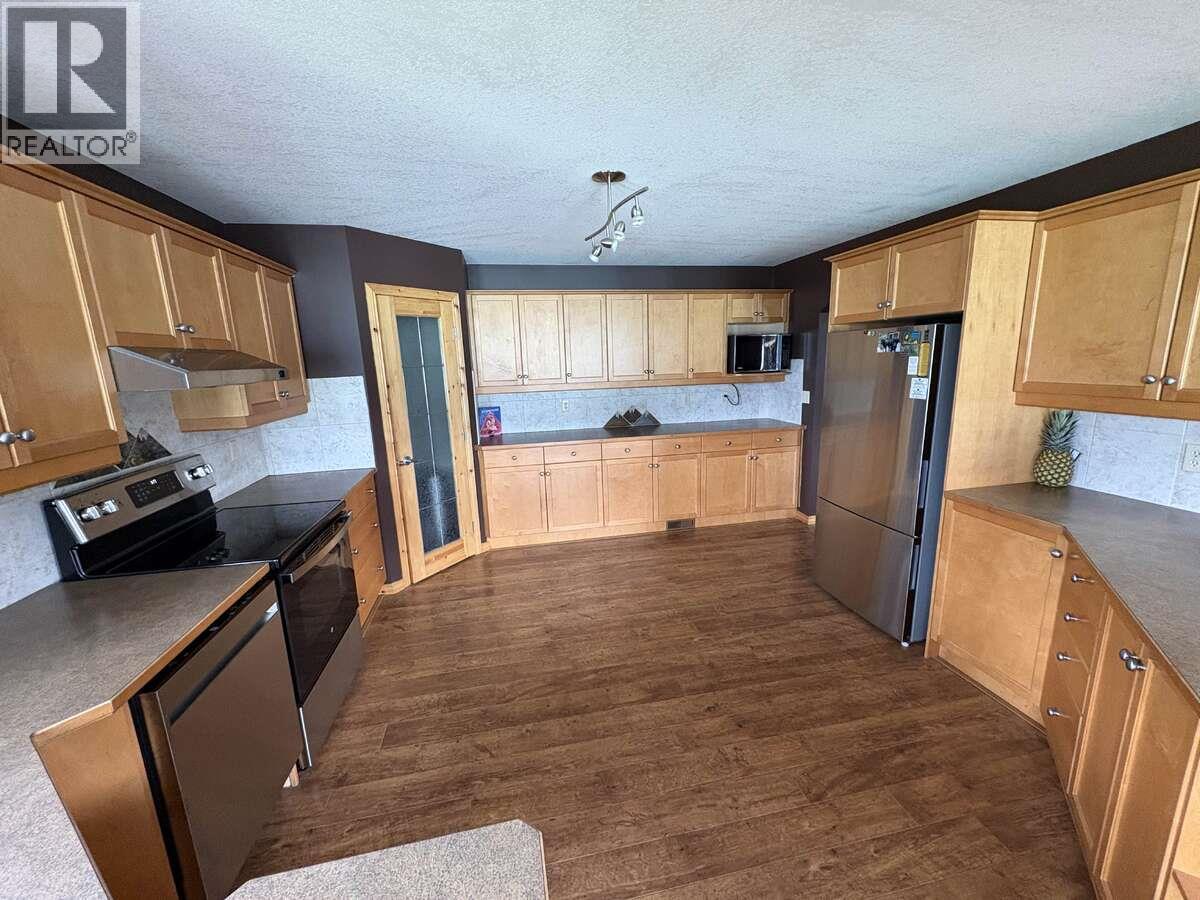 8381 RICHARDSON Crescent - 14