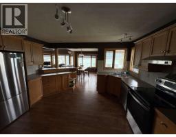 4pc Bathroom - 8381 Richardson Crescent, Canal Flats, BC V0B1B0 Photo 15
