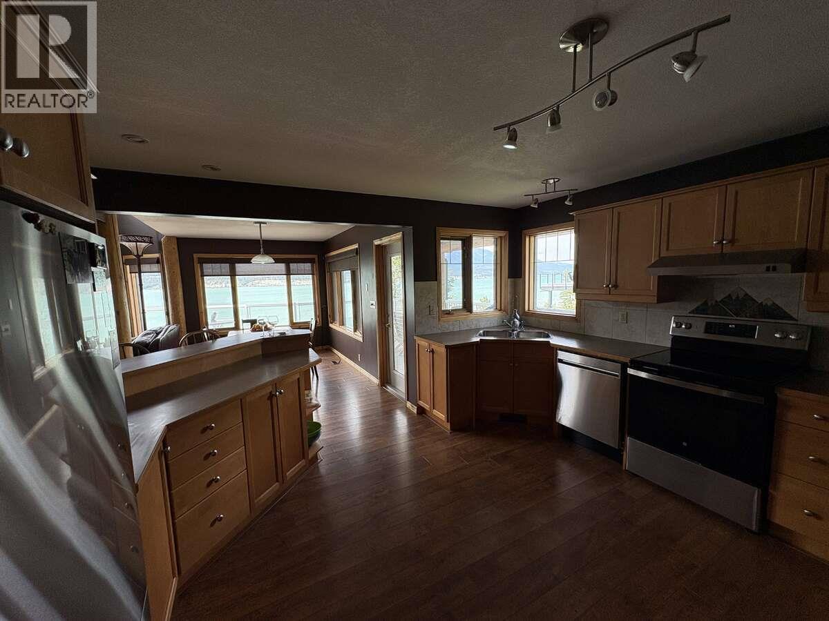 8381 RICHARDSON Crescent - 16
