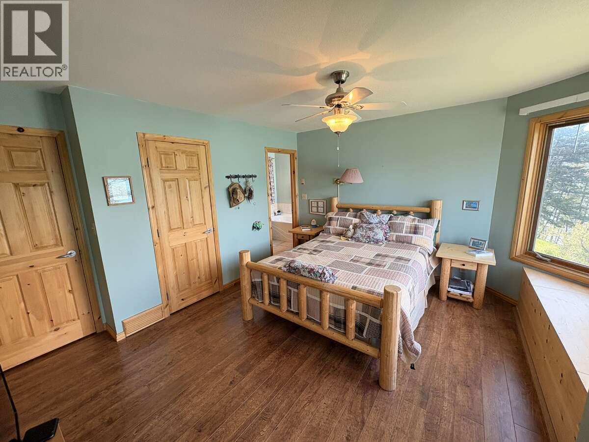 8381 RICHARDSON Crescent - 22