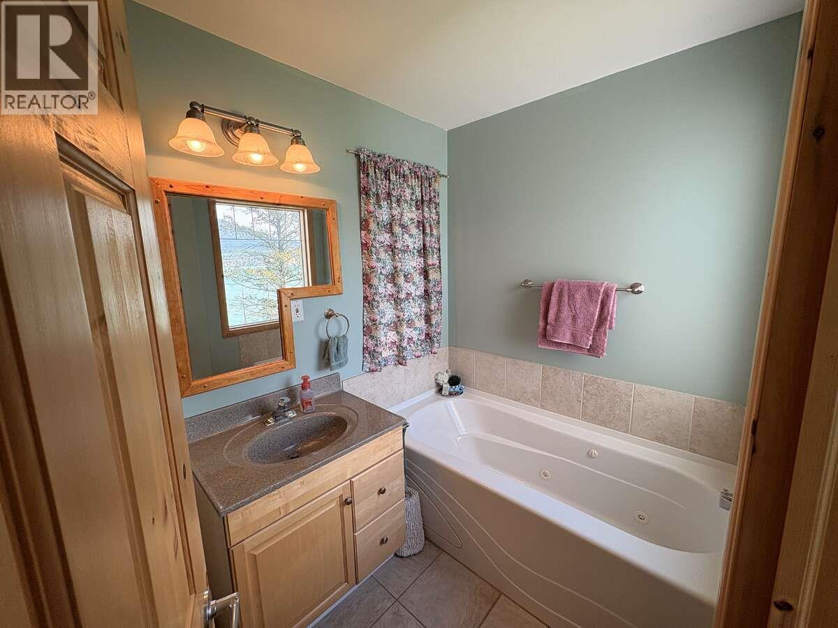 8381 RICHARDSON Crescent - 24