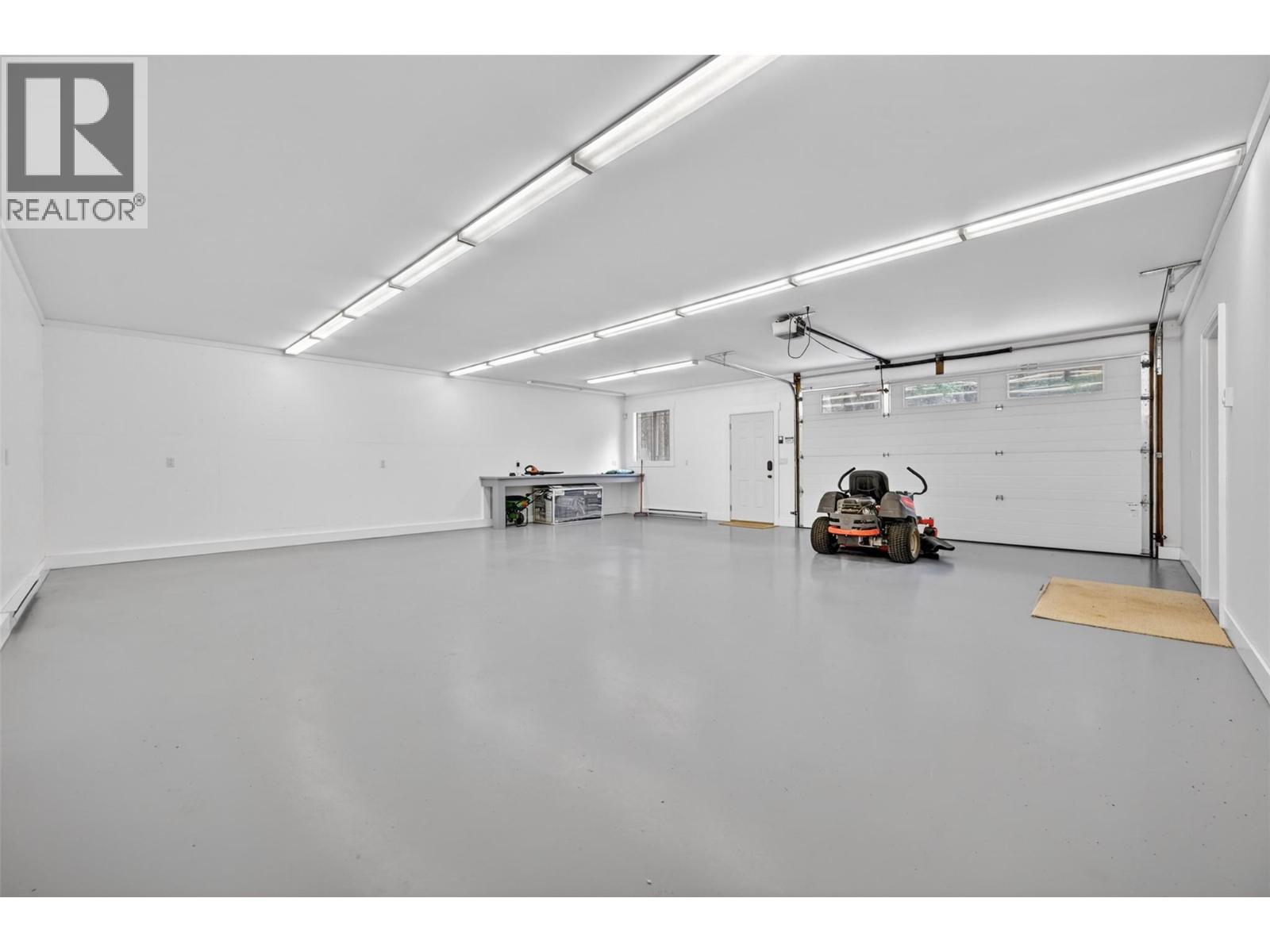 8566 Eacrett Road - 32