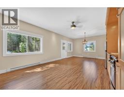 Full ensuite bathroom - 8566 Eacrett Road, Dry Gulch, BC V0A1K2 Photo 17