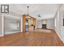Living room - 8566 Eacrett Road, Dry Gulch, BC V0A1K2 Photo 15