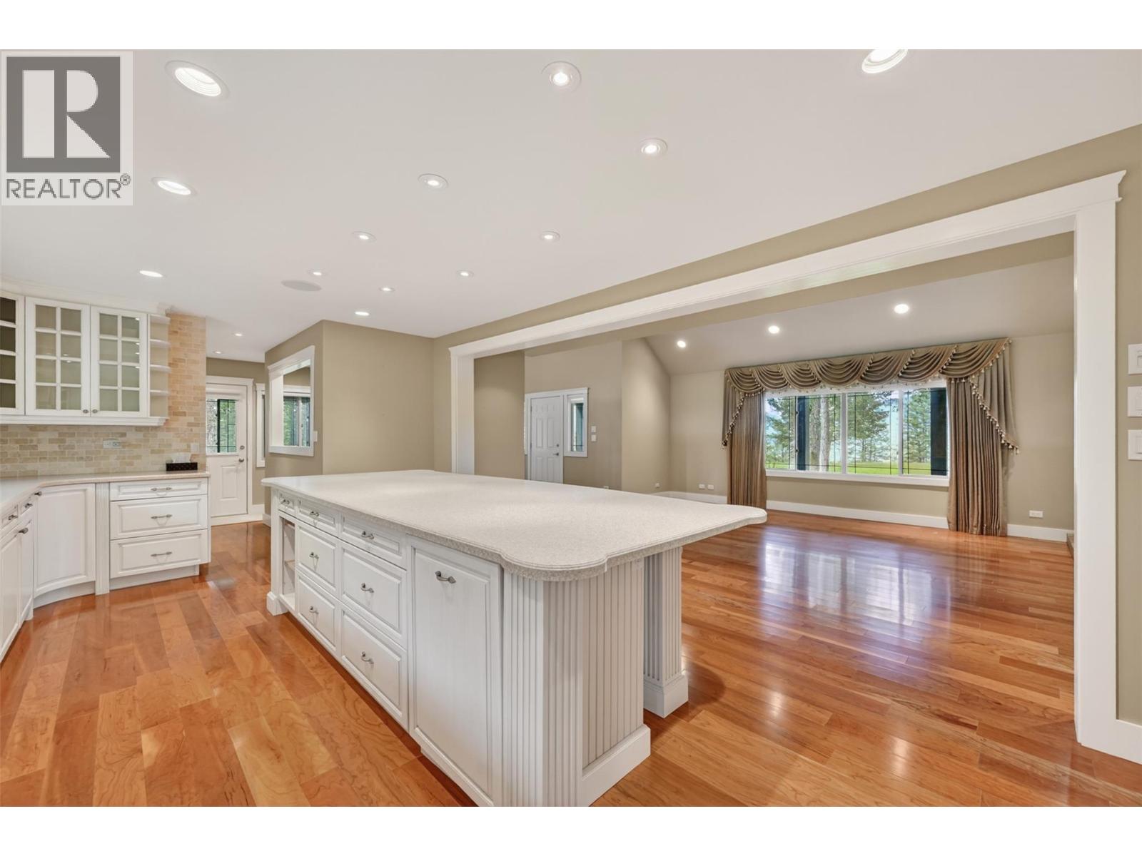 8566 Eacrett Road - 68