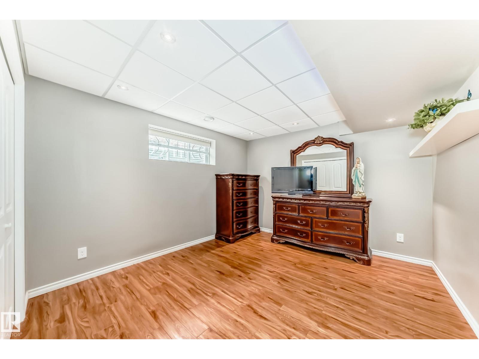 18003 77 ST NW - 52
