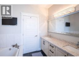 1941 Poplar Lane, Revelstoke, BC V0E2S3 Photo 28