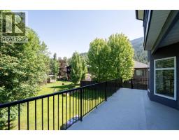 Primary Bedroom - 1941 Poplar Lane, Revelstoke, BC V0E2S3 Photo 15