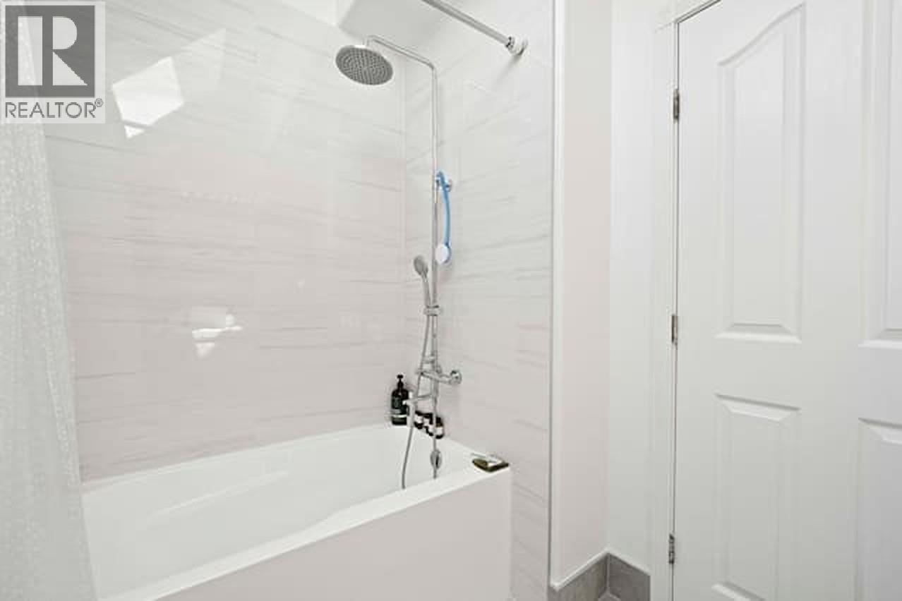 D 136 W 4TH STREET, North Vancouver